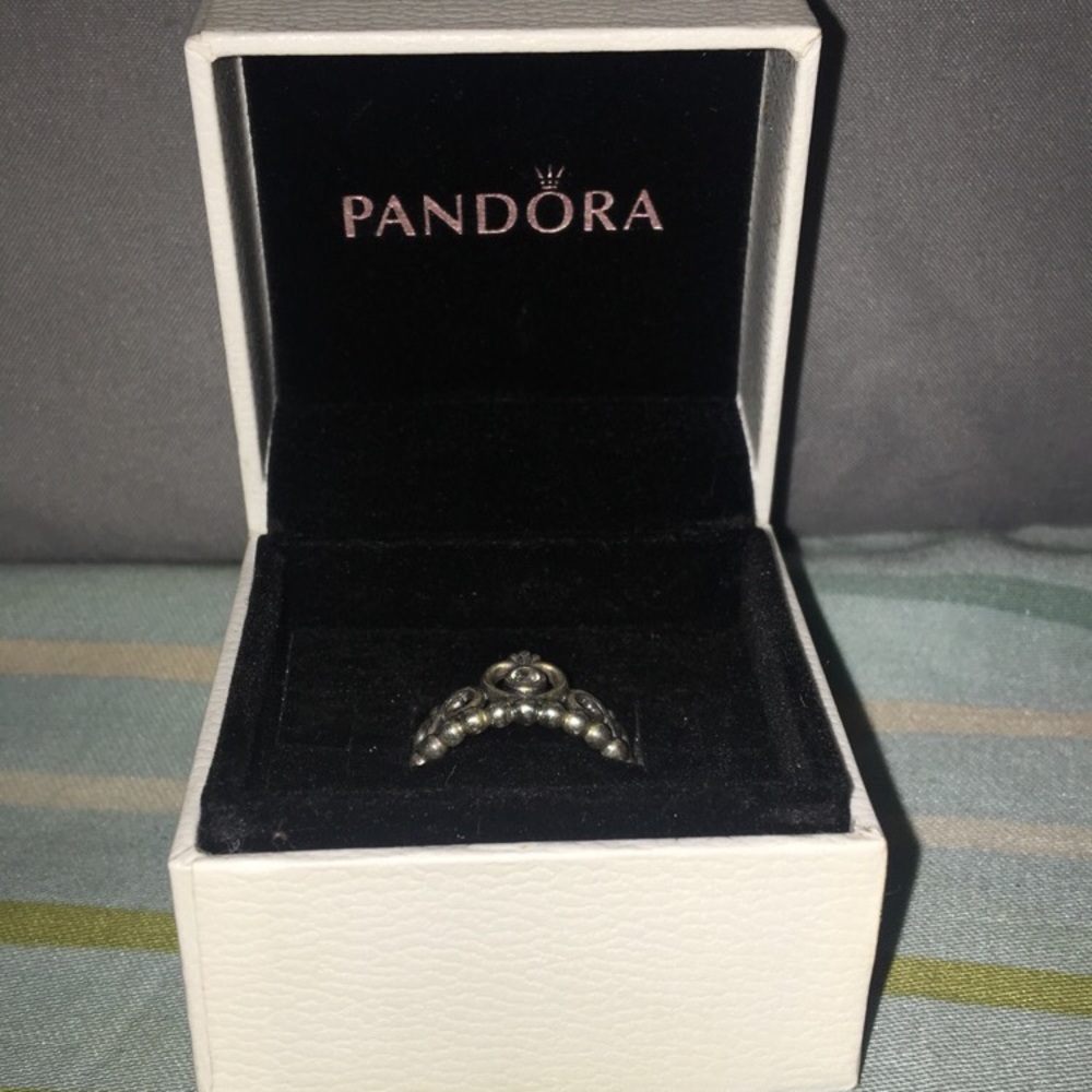 🚨 Crown Ring - Picture 6 of 6